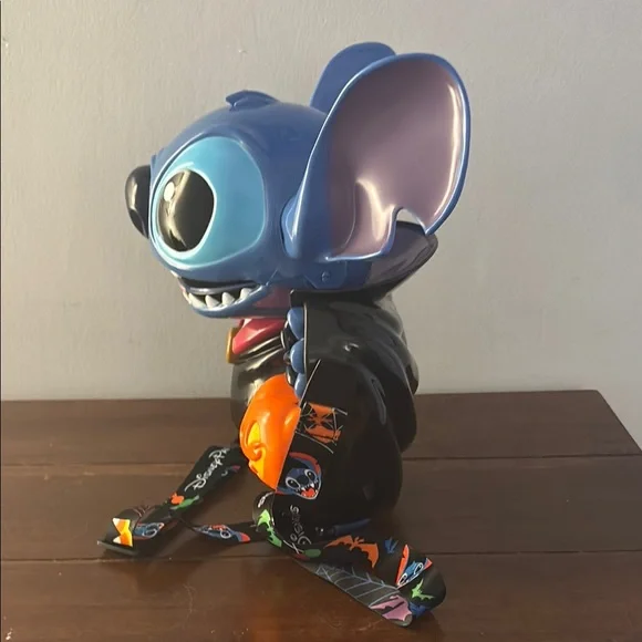 Limited edition Vampire Stitch Popcorn Bucket - Picture 4 of 6